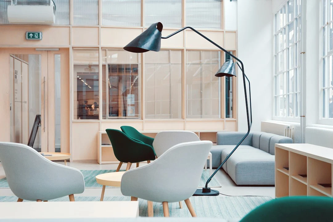 Furnitur Kantor yang Wajib: Panduan Memilih Furniture Kantor